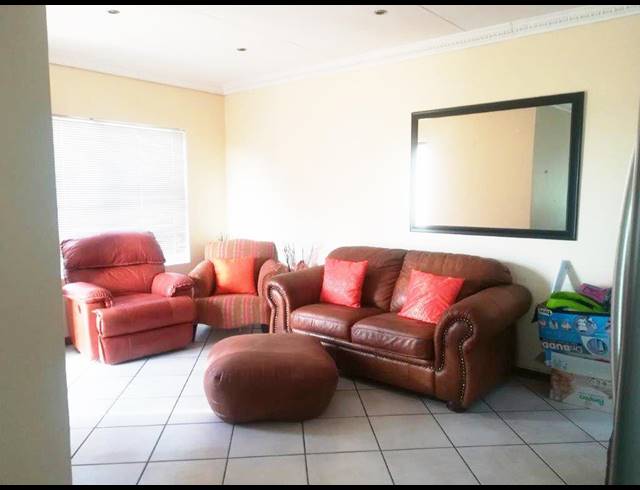 2 BEDROOM HOUSE RENTED IN AZALEA PARK